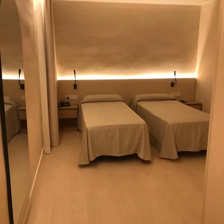 环球酒店 *